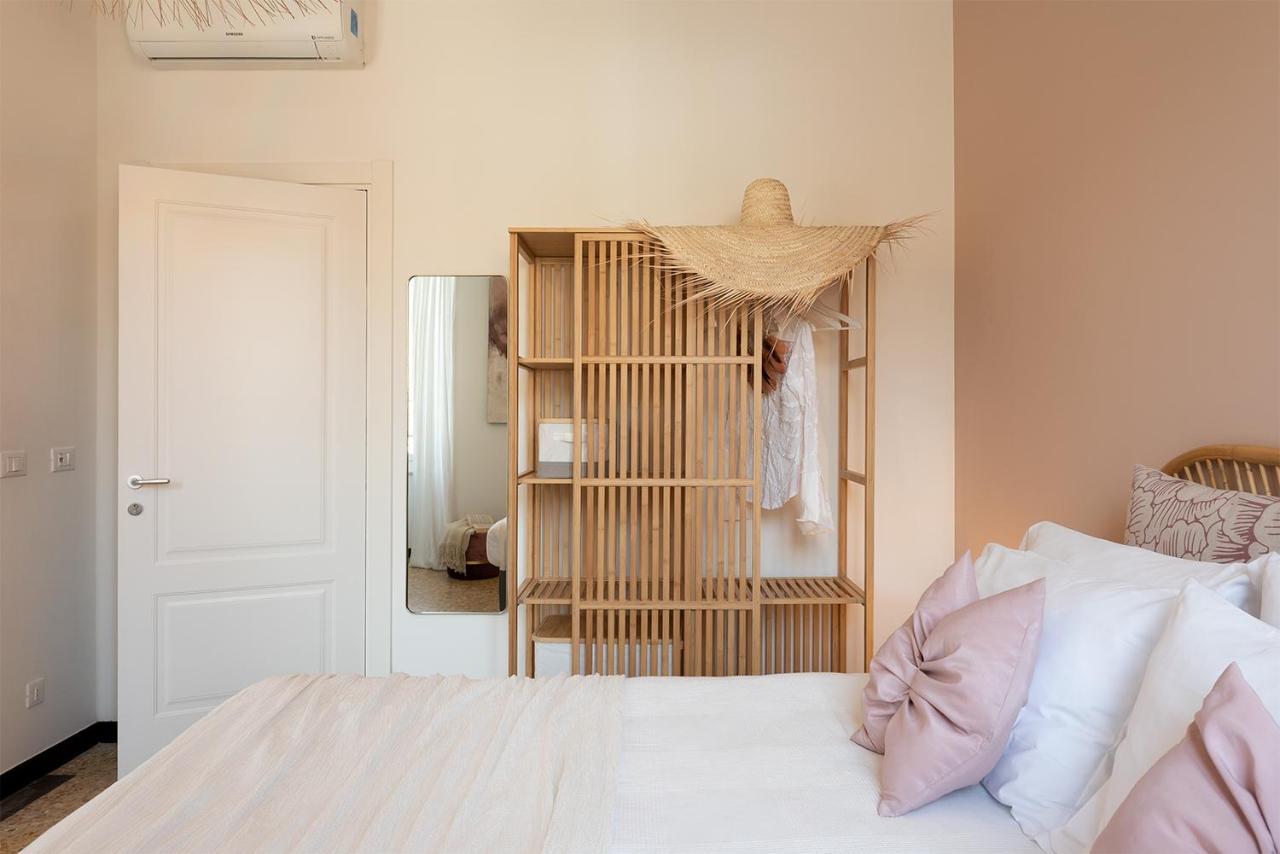 Ensemble Rooms Di Vayadu Alassio Bagian luar foto
