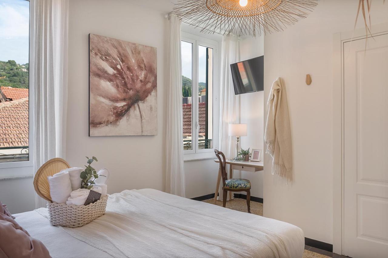 Ensemble Rooms Di Vayadu Alassio Bagian luar foto