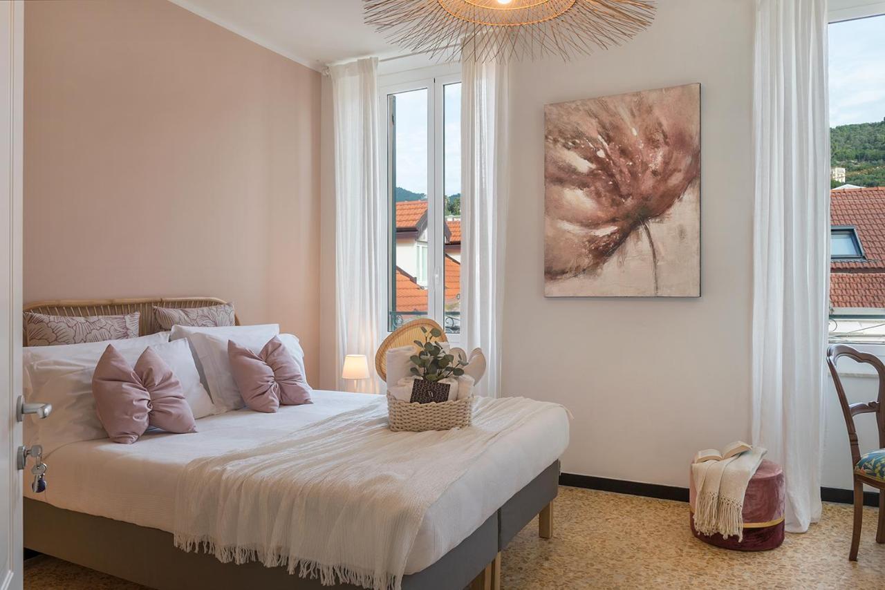 Ensemble Rooms Di Vayadu Alassio Bagian luar foto