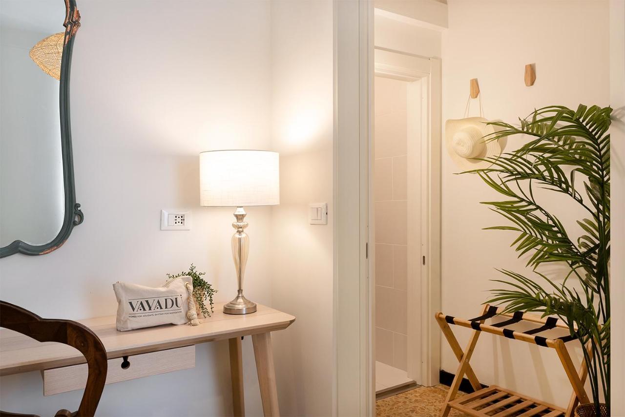 Ensemble Rooms Di Vayadu Alassio Bagian luar foto
