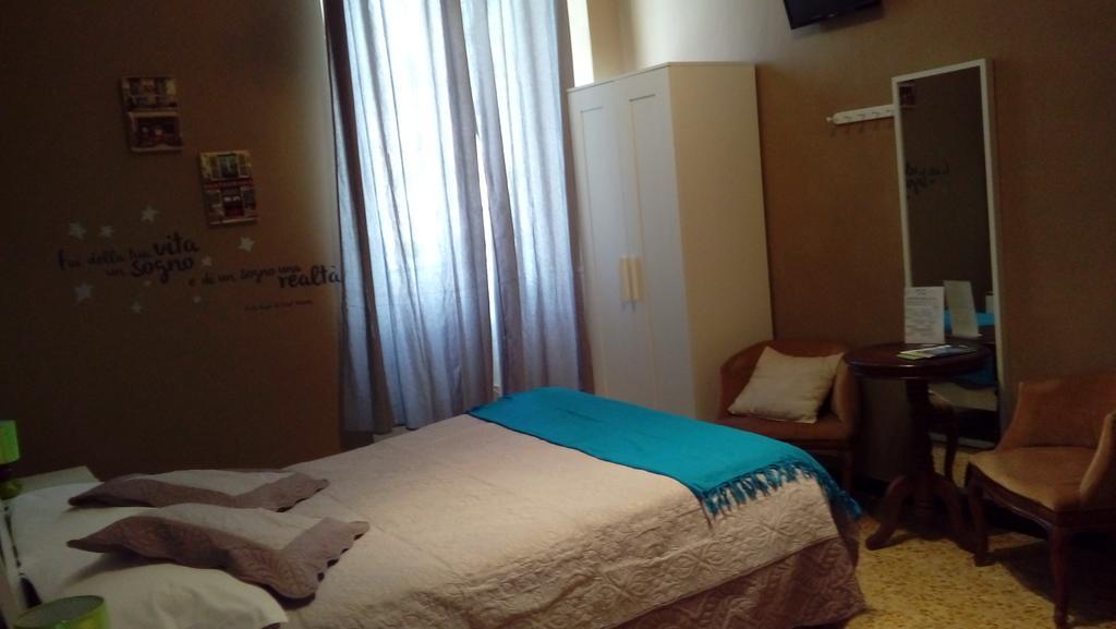 Ensemble Rooms Di Vayadu Alassio Bagian luar foto