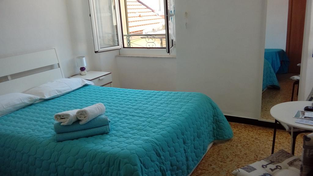 Ensemble Rooms Di Vayadu Alassio Bagian luar foto