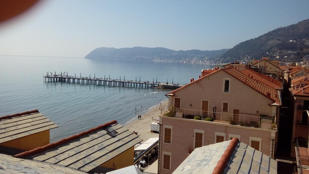 Ensemble Rooms Di Vayadu Alassio Bagian luar foto