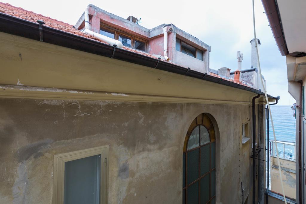 Ensemble Rooms Di Vayadu Alassio Bagian luar foto