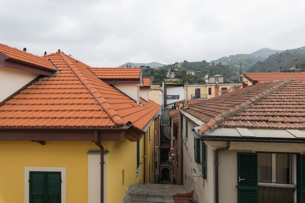 Ensemble Rooms Di Vayadu Alassio Bagian luar foto