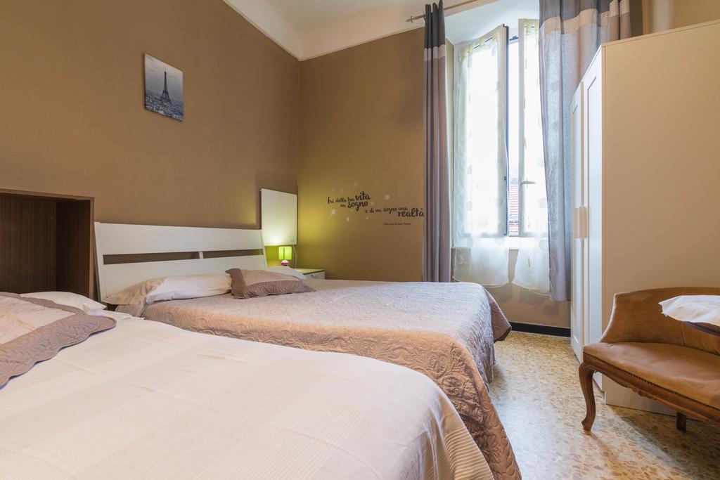 Ensemble Rooms Di Vayadu Alassio Bagian luar foto