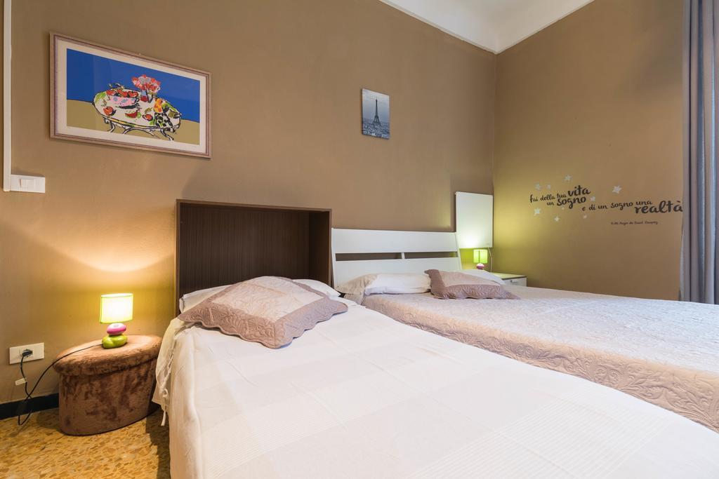 Ensemble Rooms Di Vayadu Alassio Bagian luar foto