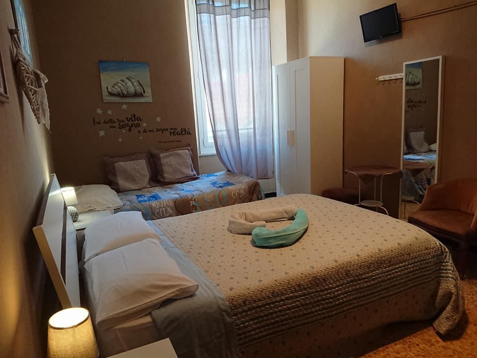 Ensemble Rooms Di Vayadu Alassio Bagian luar foto